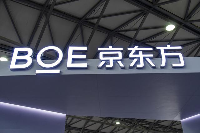 手机屏幕，已是中国企业的天下了，份额高达80%，韩系只占20%