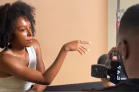 美女拍脚照一次进账8000刀？小众行业引羡慕，国内也有类似例子图片