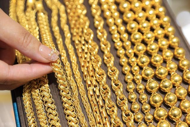 周大福一年三次涨价！年轻人正在抛弃黄金首饰？