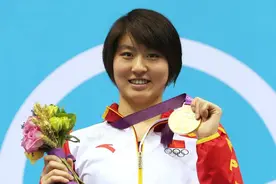 这4位运动员，不仅是为国争光的世界冠军，也是保家卫国的军人！图片