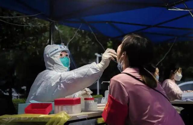 果然来了！“新冠疫苗之父”被正式逮捕，撤销荣誉！