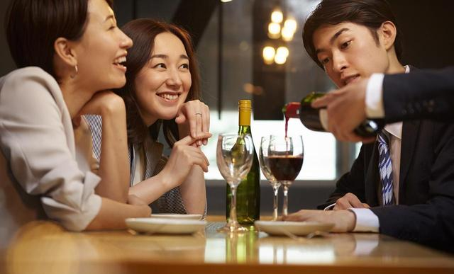 没开瓶的红酒	，过了保质期还能喝吗？行家给出答案，别再被误导了