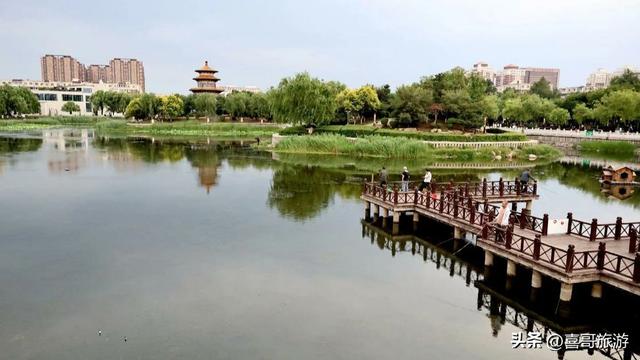 长春藏了个“小故宫”？12.5公顷园林免费逛，夜晚美景意外走红！