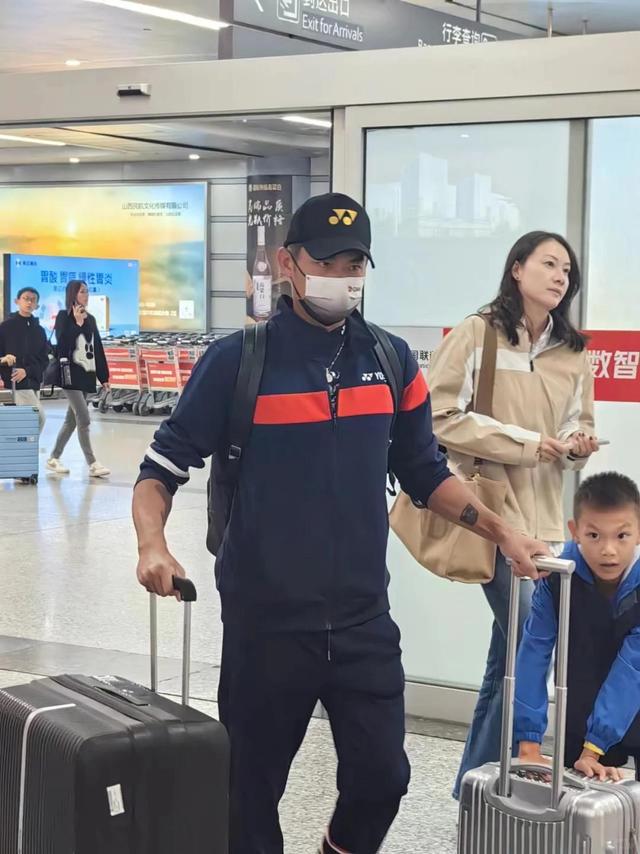 44岁谢杏芳也没想到，因林丹败光的体面，如今被9岁儿子挣了回来