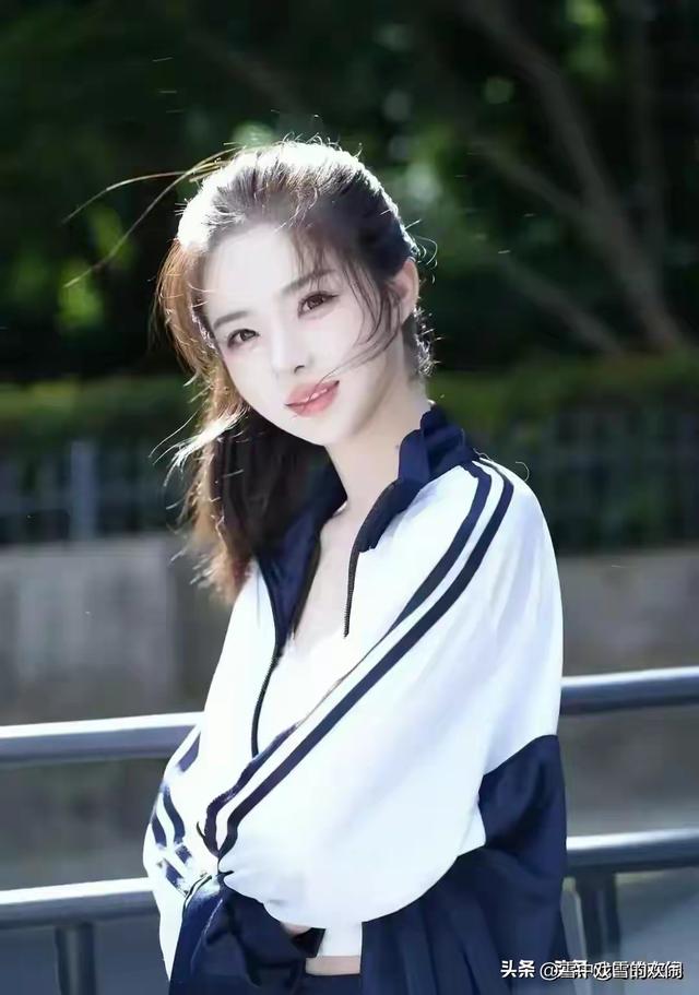 甘肃兰州一校花，楚楚动人	，倾国倾城，这气质堪称校园天花板