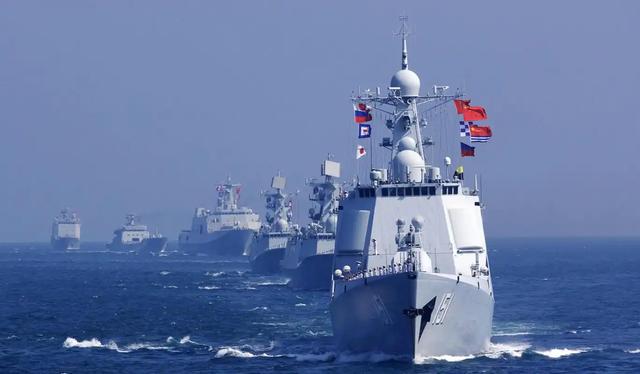 中美一旦开战	，美军将全面轰炸中国？基辛格曾称：中美正走向悬崖