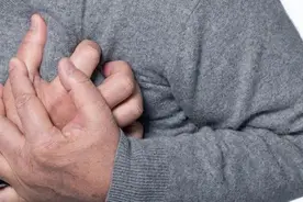 胸口突然刺痛，是心脏病的信号？提醒：这些病都会胸口痛！图片