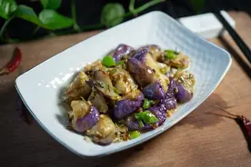 与茄子“势不两立”的食物，吃茄子时千万别碰！图片