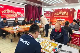 为棋王赛加油！体彩全国象棋民间棋王争霸赛棋王挑战赛走进吉林市中国石化加油站图片
