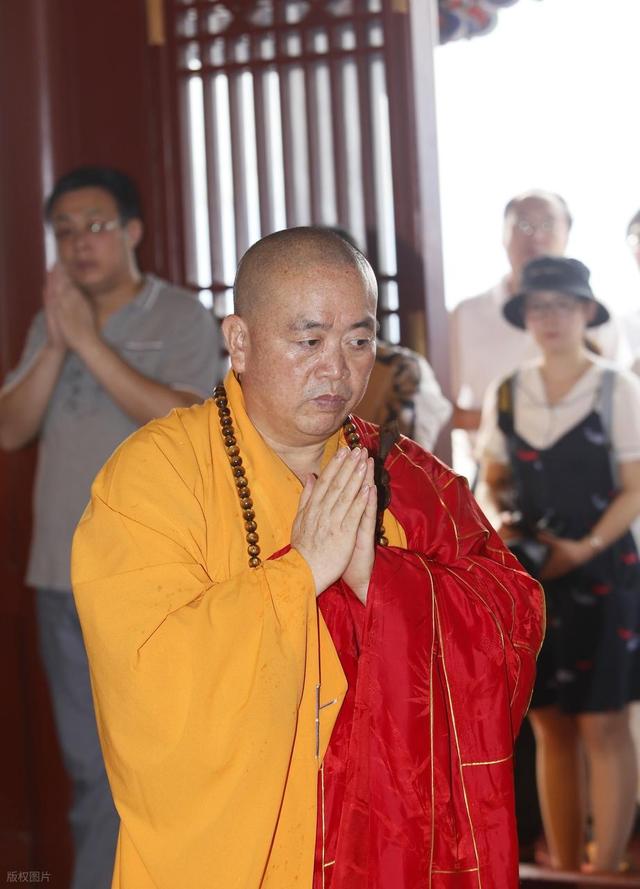 释永信涉嫌刑事犯罪！穿16万的袈裟开18家公司，有多名情人和孩子