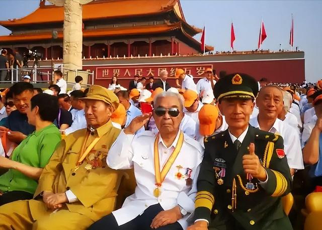 反华势力出现？93阅兵期间，多人公开诋毁中国，内容荒诞身份特殊