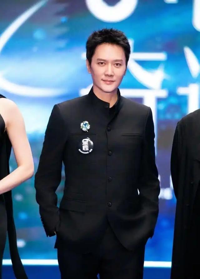 离婚四年，38岁赵丽颖再次官宣喜讯，成为冯绍峰高攀不起的存在！