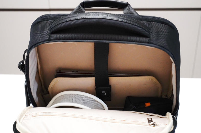 职场人士的得力助手,LEVEL8新品探界者商务双肩包——助你轻松应对工作挑战!