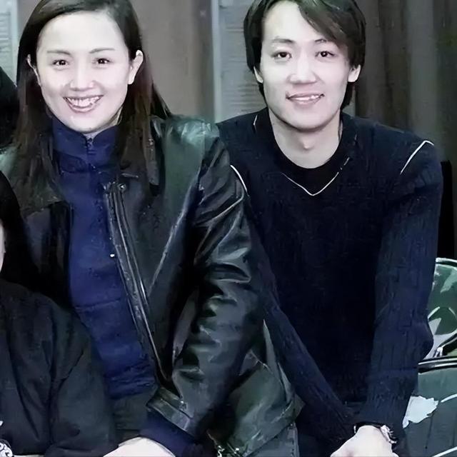 离春节不到2个月，52岁辛柏青高调官宣喜讯	，朱媛媛总算能安心了