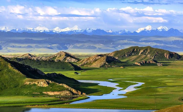 月薪8000留不住人，牧民靠万亩草场维生，新疆的上限下限超乎想象