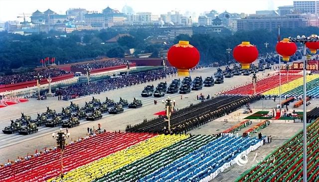 中国九三大阅兵在即，特朗普突然宣布，美国要再重新来一场阅兵
