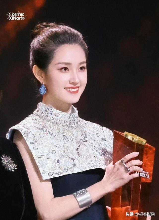 微短剧红毯之夜星光背后，编剧月入仅6000，演员连续工作40小时