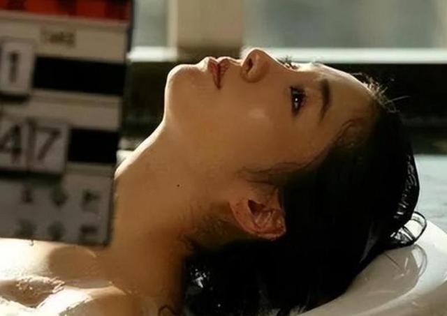 陪睡30多位高层，父亲忌日当天还要陪客，韩国财阀下的女星有多惨