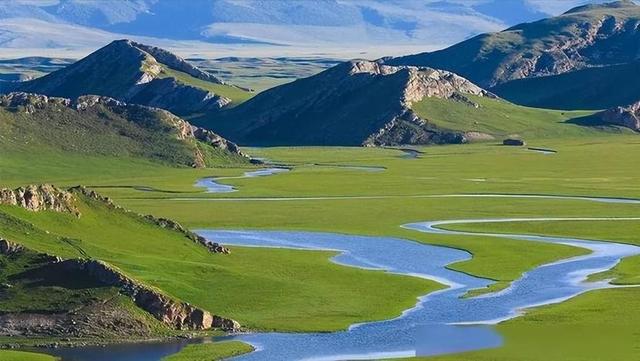 伊犁河谷有多特别？中国这边是绿洲，哈萨克斯坦那边是荒漠