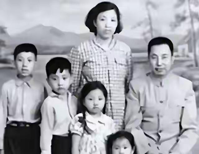 她15岁入党，18岁和主席成亲，如今仍健在，却几乎不出来露面