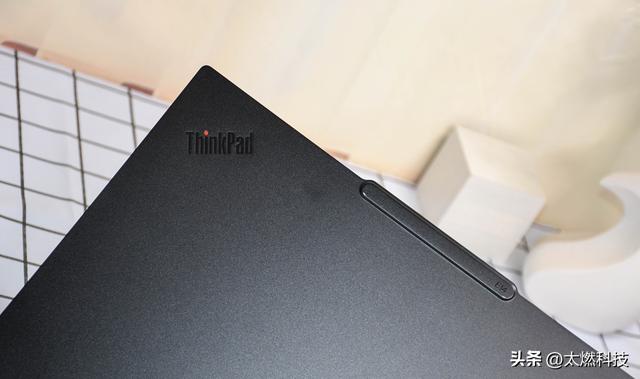ThinkPad E14 2025 AI元启长续航版测评：全天候续航超轻薄商务本