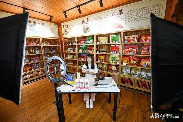 顶流网红接连塌房，嘲讽网友、品牌质量低下，一个比一个没底线