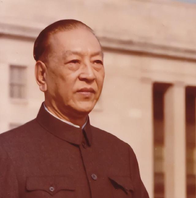1976年，北京卫戍区副司令员邱巍高接到吴忠电话：你马上去中南海