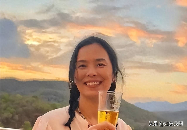62岁韦唯现状：脊柱断裂已恢复，前夫已死，两个混血儿子回国相伴