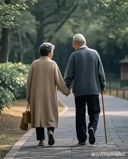 两性关系：60岁女人的大实话，男人过了65岁，只剩下一个“用处”