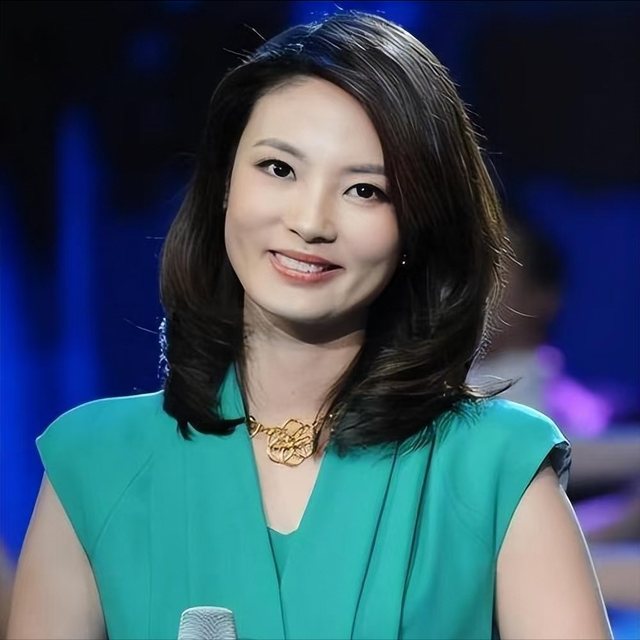 她是央视最惨女主持，男友判死缓丈夫狱中惨死，如今48岁依旧单身