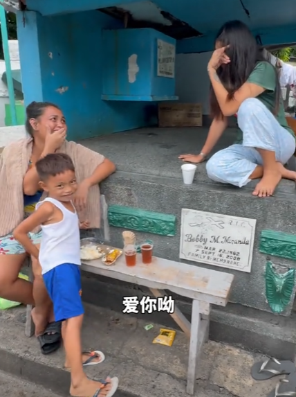 博主探秘菲律宾著名“活死人区”，贫民蹭坟墓住，精神状态却很好