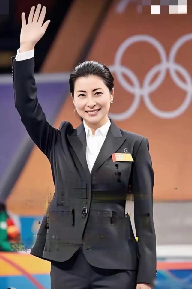 结婚13年，44岁郭晶晶再次迎来喜讯，官媒发文	，终于等到这一天