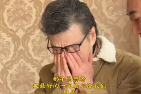 58岁李彬和洪剑涛在北京聚餐，李彬患病后老了许多，两人泪洒餐桌图片