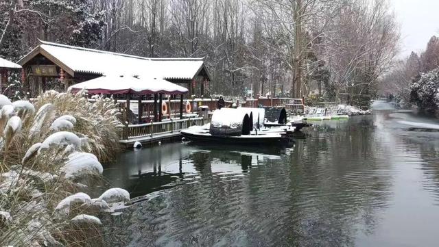 雪覆长河：城市凝固的诗意