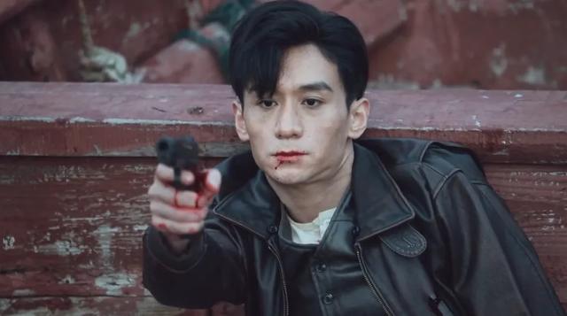 一千多人牺牲结局,无法改写,但于和伟临刑前一个动作,升华全剧