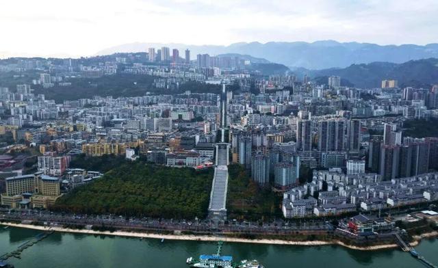 重庆巫山县建成世界最长扶梯，此前爬楼梯爬到怀疑人生