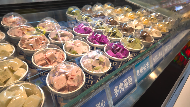 悦•遵义｜夜游红花岗才懂的快乐：古巷美食+文创打卡，游客：这就是“遵义味道”
