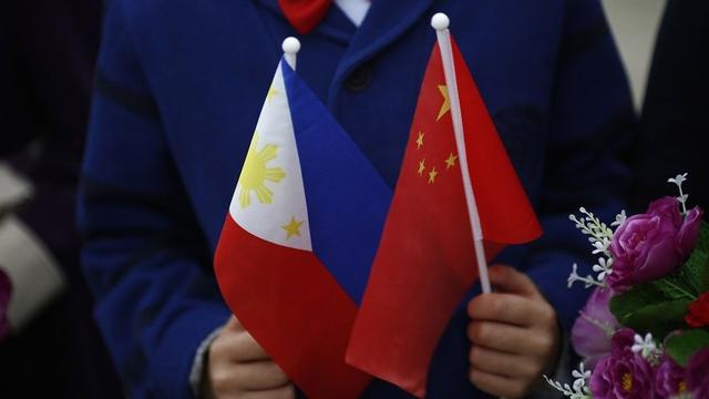 菲律宾跪了！马尼拉时报：我们完蛋了：特朗普抓住了马科斯的把柄