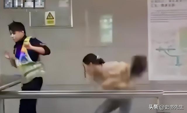 女子地铁殴打安检员后续：真容曝光，当事人获表扬，下场大快人心