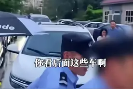 越闹越大！不会倒车女司机凭一己之力，将青岛送上热搜，网友炸锅图片