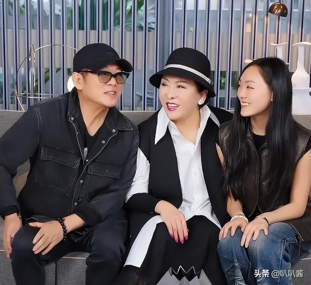 一场追悼会，戳穿向华强夫妇在香港的真实地位，原来李连杰没说谎