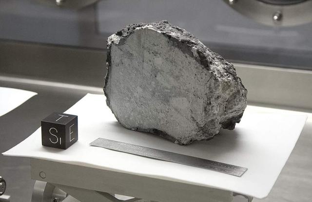 美国人高兴到庆祝！因为中国第一次主动联系，避免两国卫星相撞