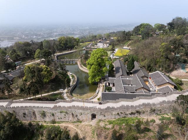 四川隆昌云顶寨，距今已有600多年历史，被誉为“川东第一寨”