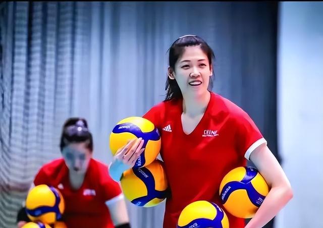 据央视新闻报道，中国女排确定李盈莹绝对核心位置