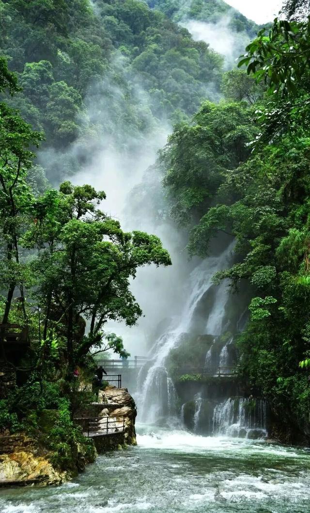 比西昌人少，比昆明更近！高铁直达20℃小众春城，赏花摘果泡温泉！3元草莓吃到撑~