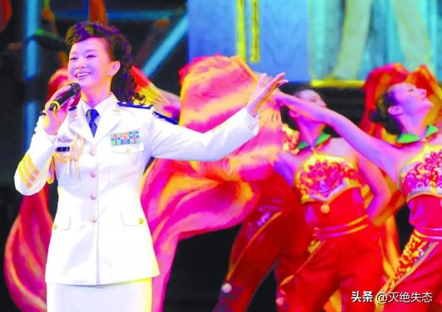 明星去掉滤镜后	，秦海璐“秃顶”，刘亦菲牙黄，宋祖英老到没认出