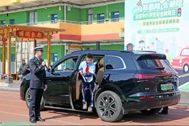 黄石交警开讲实景交通安全课图片