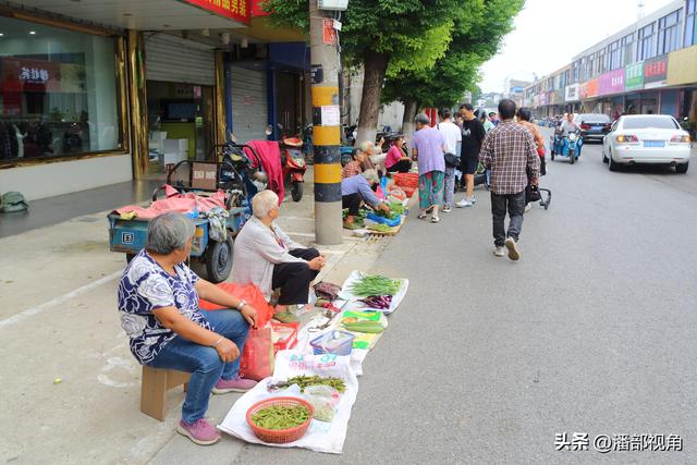 2005年国庆，南泉街上走了一圈，随便拍了一组当地人生活