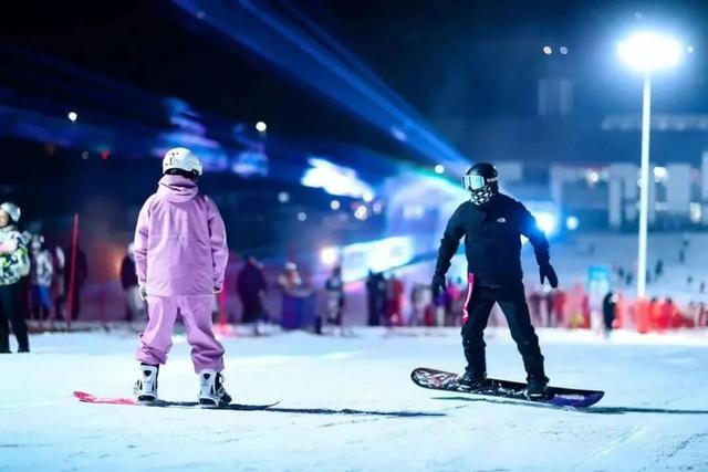 董宇辉向世界推荐，“请花几天时间去山东”！