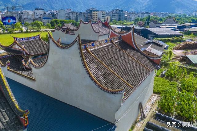 这样的特色民居只有在福建宁德才能遇见，跟千年古镇仅隔着条国道